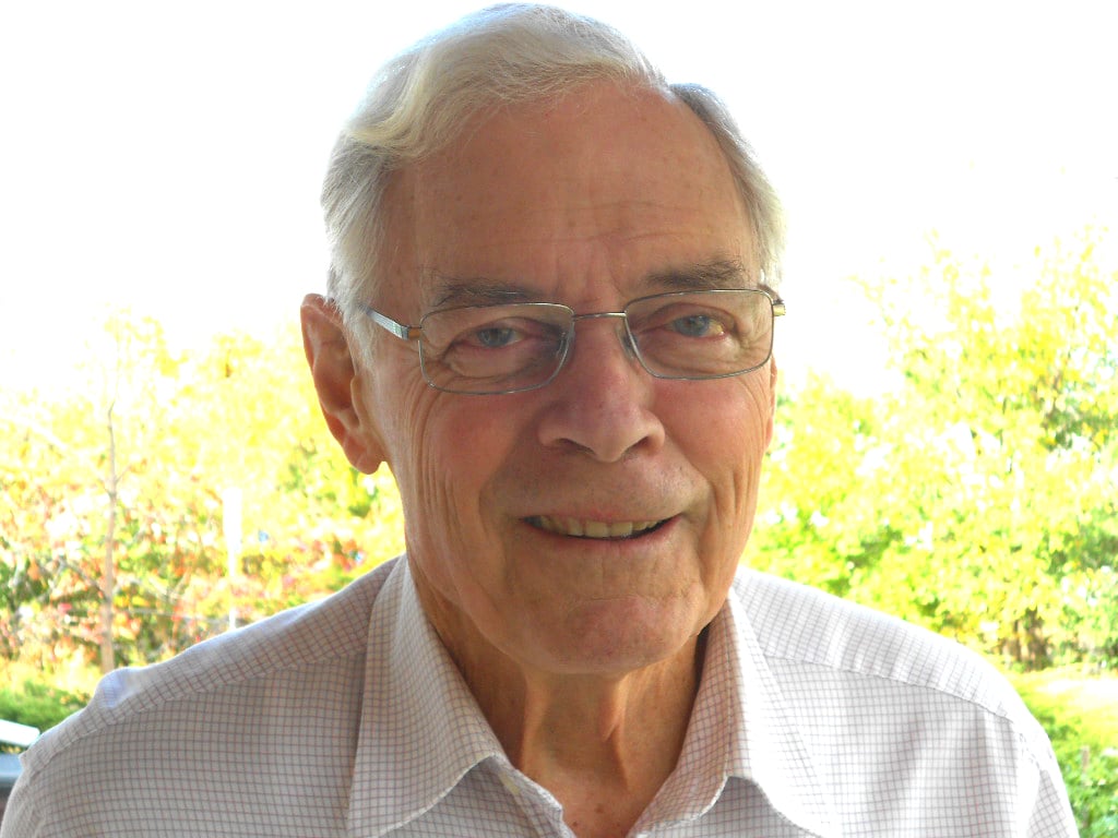 Photo de la tête et des épaules de Brewster Kneen